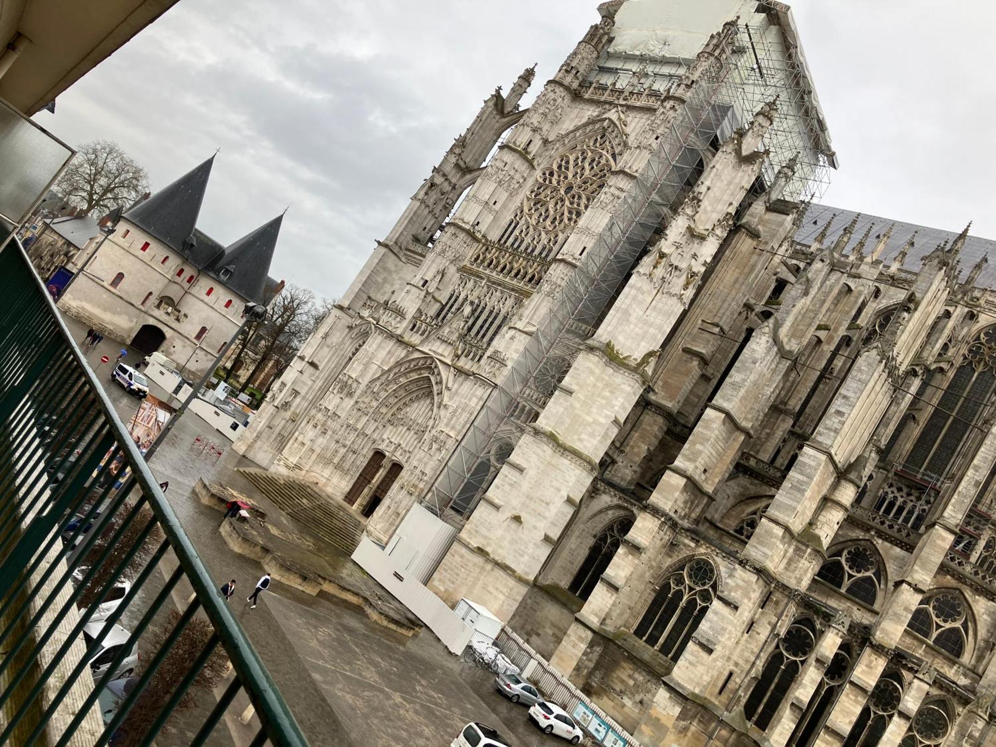 Lovely Appartement Vue Cathedrale Beauvais Exterior foto